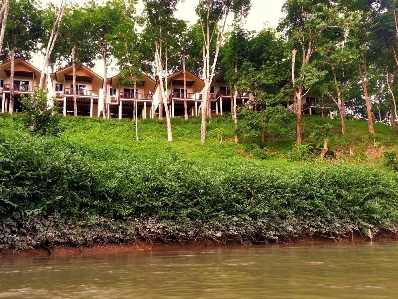 БИЗНЕС НА ПРОДАЖУ: Резорт на берегу реки в джунглях национального парка Кхао Сока!